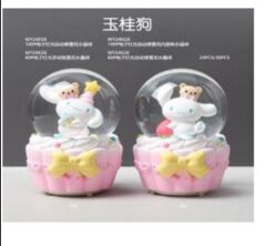 Karakterli Işıklı Müzikli Püskürtmeli Büyük Boy Kar Küresi