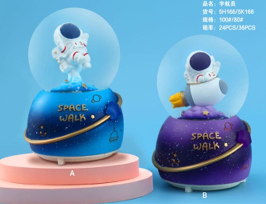 Astronot Temalı Işıklı Müzikli Orta Boy Kar Küresi