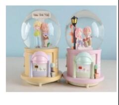 Işıklı Müzikli Püskürtmeli Büyük Boy Kar Küresi