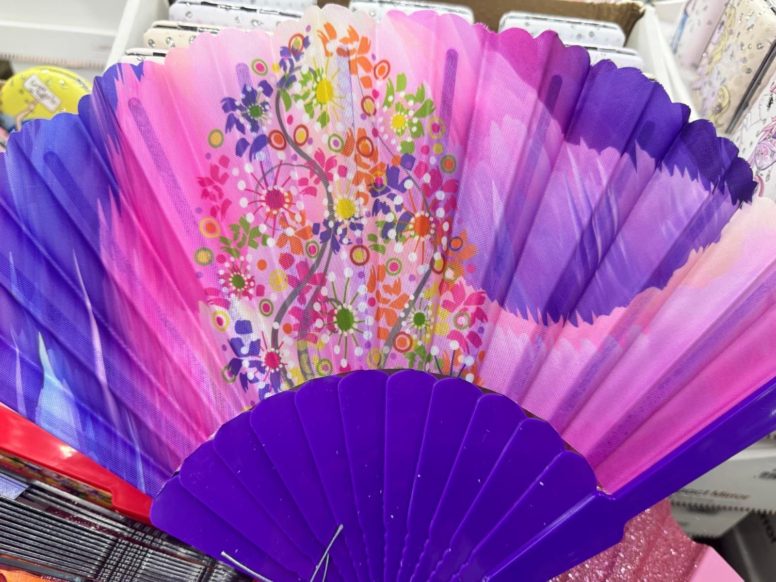 Plastik Desenli Yelpaze