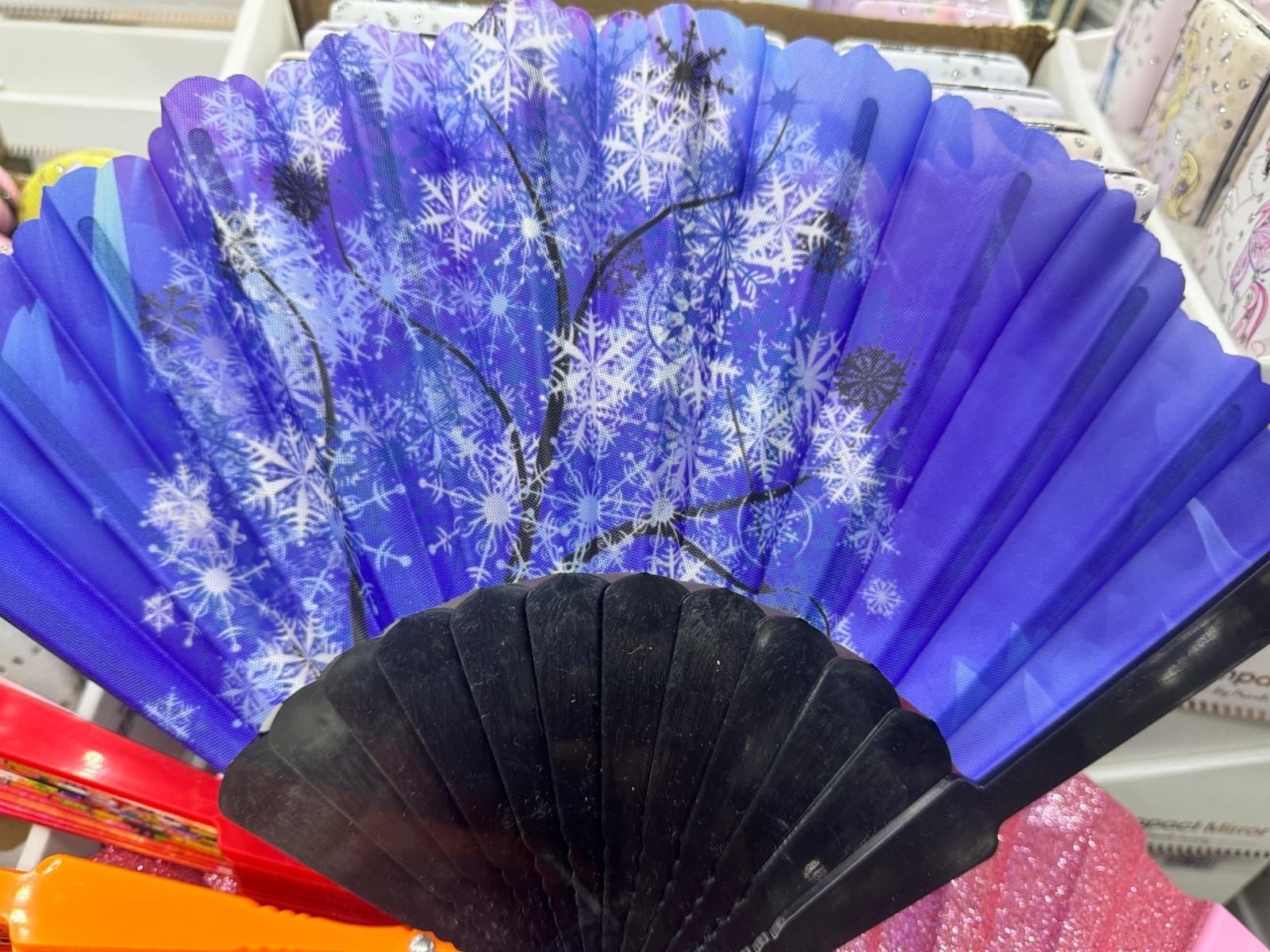 Plastik Desenli Yelpaze