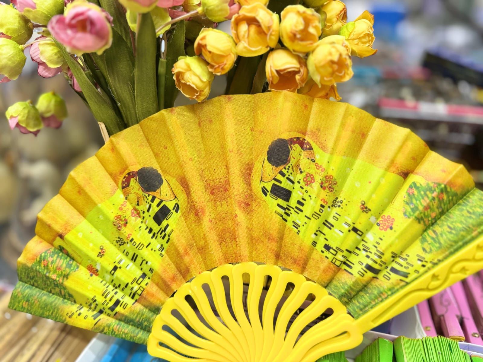 Plastik Desenli Yelpaze