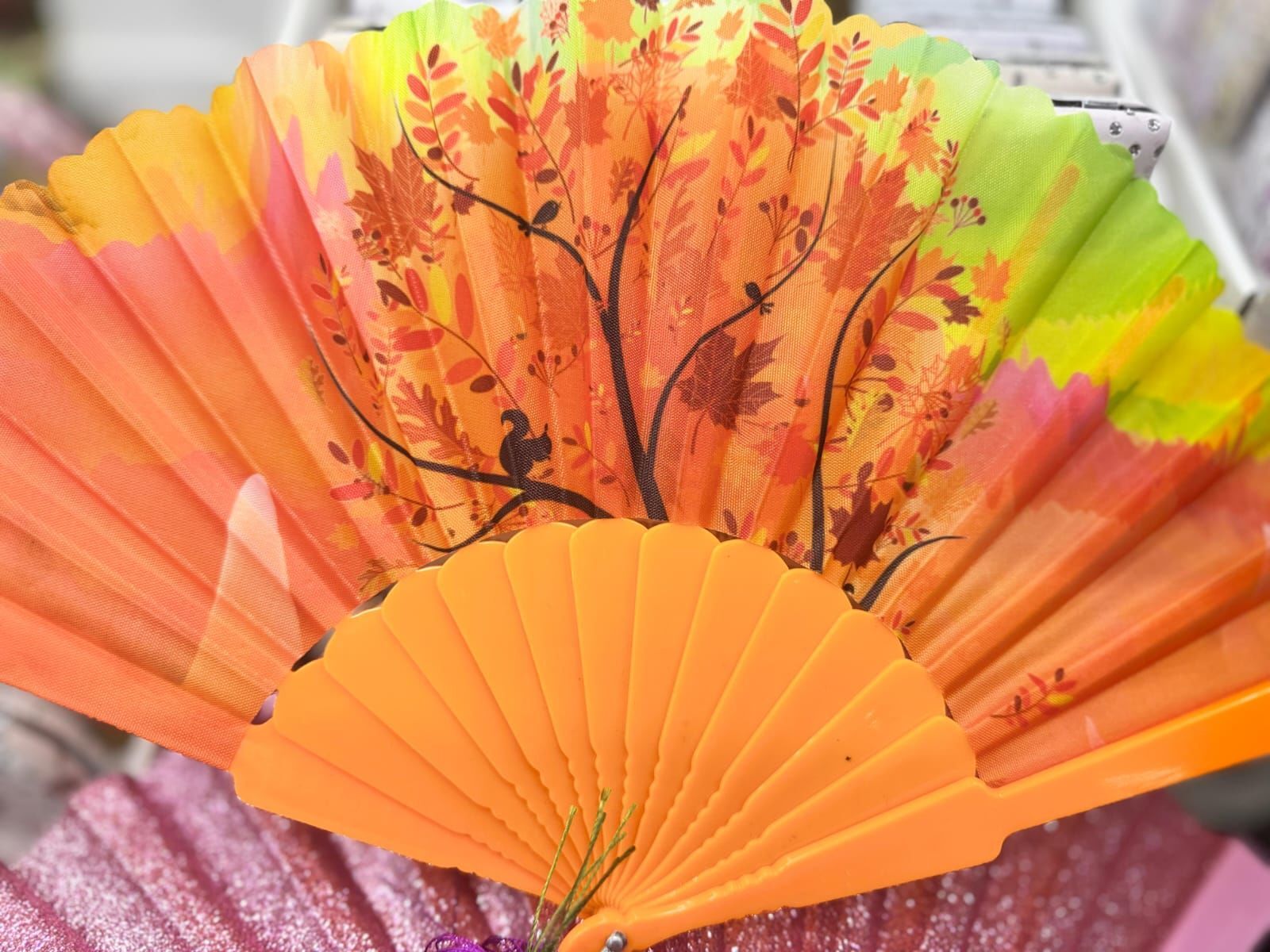 Plastik Desenli Yelpaze