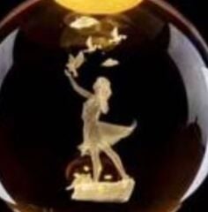 Kız ve Kuşlar Renk Değiştiren Işıklı Cam Küre 8cm