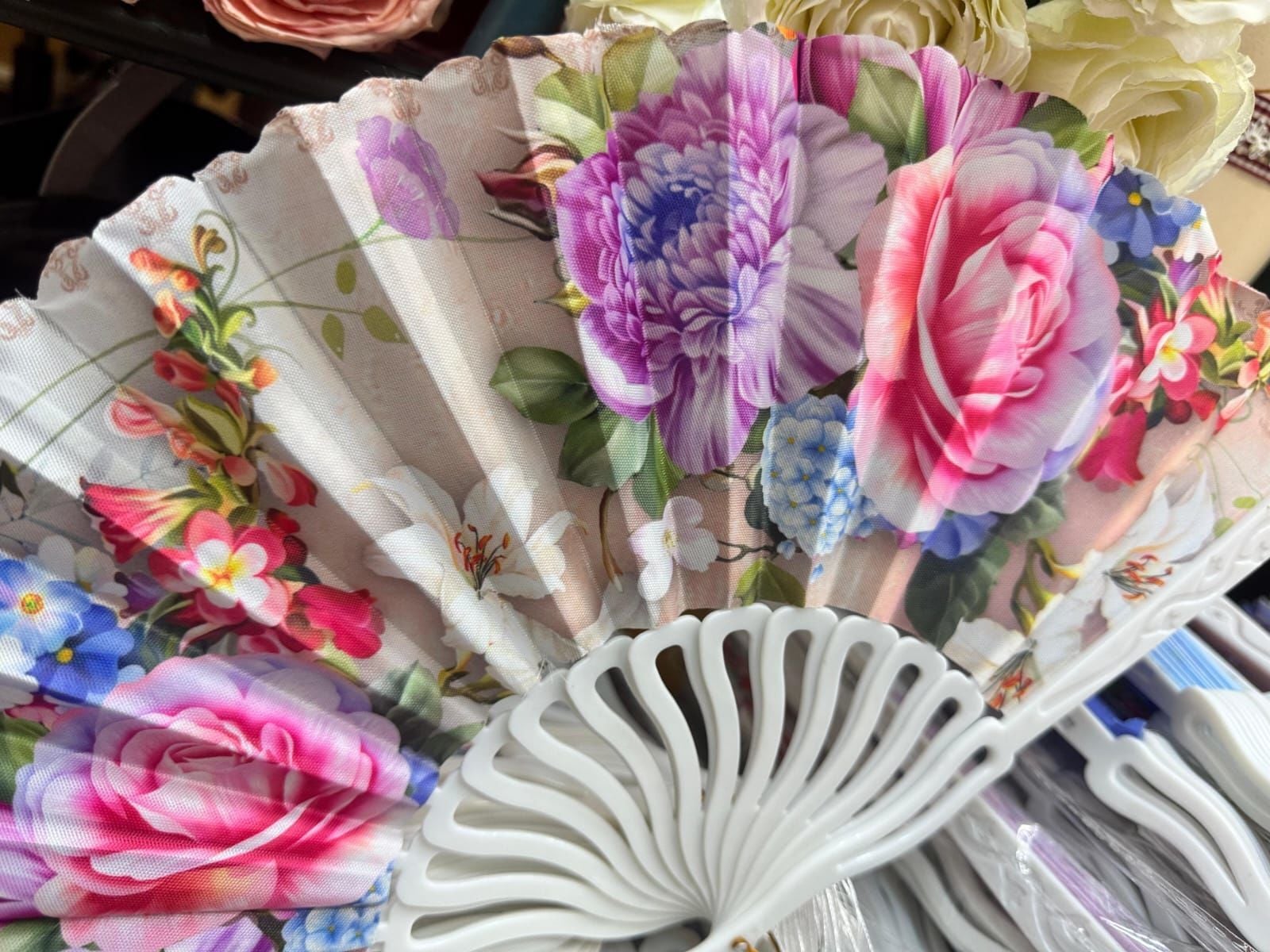 Plastik Desenli Yelpaze